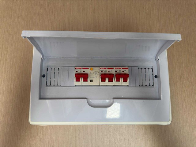 2025 rhino-cross-containers 1 deur en 3 ramen zwart 40ft hq/12 m - containerwoning / container office unit - afbeelding 9 van  35