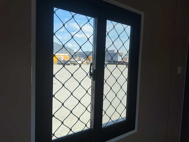 2025 rhino-cross-containers 1 deur en 3 ramen zwart 40ft hq/12 m - containerwoning / container office unit - afbeelding 29 van  35