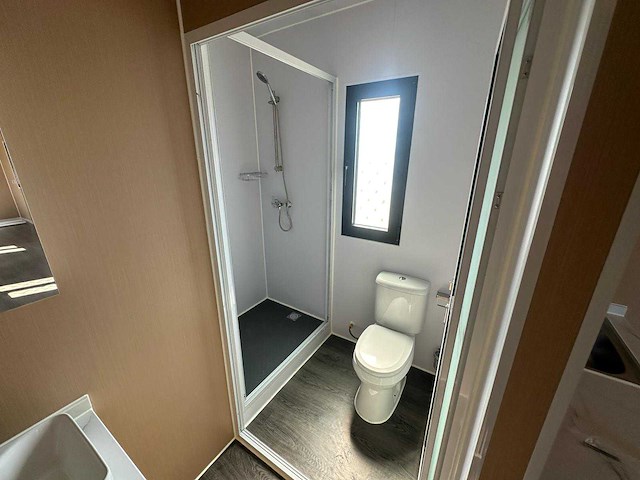 2025 rhino-cross-containers 1 deur en 3 ramen zwart 40ft hq/12 m - containerwoning / container office unit - afbeelding 24 van  35