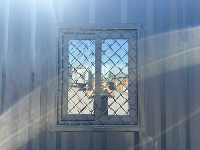 2025 rhino-cross-containers 1 deur en 3 ramen zwart 40ft hq/12 m - containerwoning / container office unit - afbeelding 7 van  35