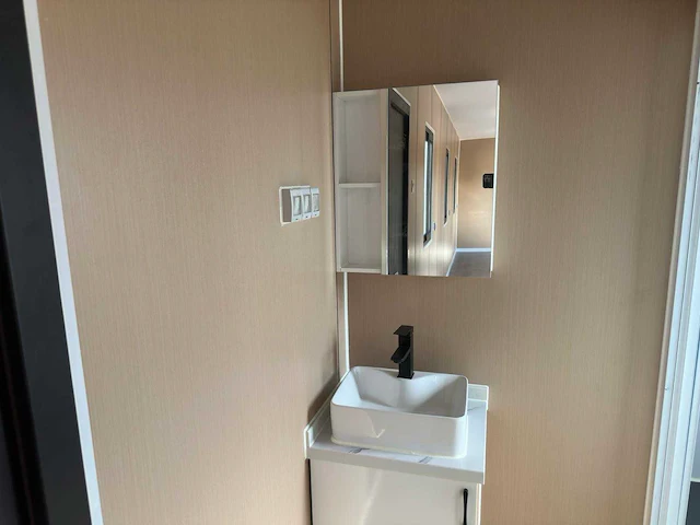 2025 rhino-cross-containers 1 deur en 3 ramen zwart 40ft hq/12 m - containerwoning / container office unit - afbeelding 8 van  35