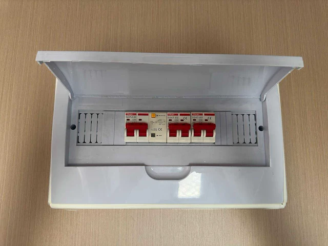 2025 rhino-cross-containers 1 deur en 3 ramen zwart 40ft hq/12 m - containerwoning / container office unit - afbeelding 9 van  35