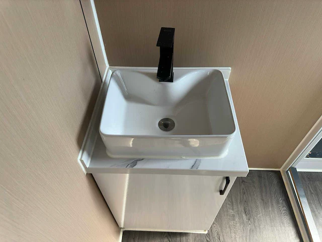 2025 rhino-cross-containers 1 deur en 3 ramen zwart 40ft hq/12 m - containerwoning / container office unit - afbeelding 13 van  35