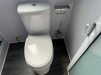 2025 rhino-cross-containers 1 deur en 3 ramen zwart 40ft hq/12 m - containerwoning / container office unit - afbeelding 16 van  35