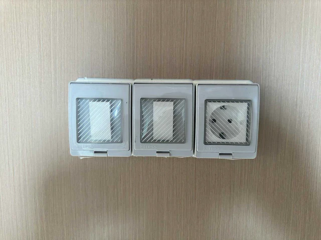 2025 rhino-cross-containers 1 deur en 3 ramen zwart 40ft hq/12 m - containerwoning / container office unit - afbeelding 17 van  35