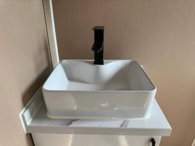 2025 rhino-cross-containers 1 deur en 3 ramen zwart 40ft hq/12 m - containerwoning / container office unit - afbeelding 18 van  35