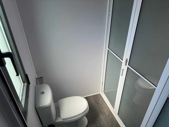 2025 rhino-cross-containers 1 deur en 3 ramen zwart 40ft hq/12 m - containerwoning / container office unit - afbeelding 20 van  35