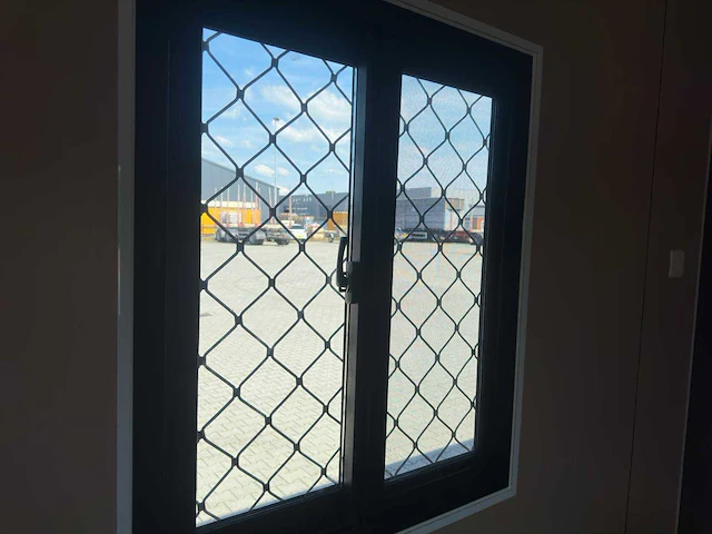 2025 rhino-cross-containers 1 deur en 3 ramen zwart 40ft hq/12 m - containerwoning / container office unit - afbeelding 29 van  35