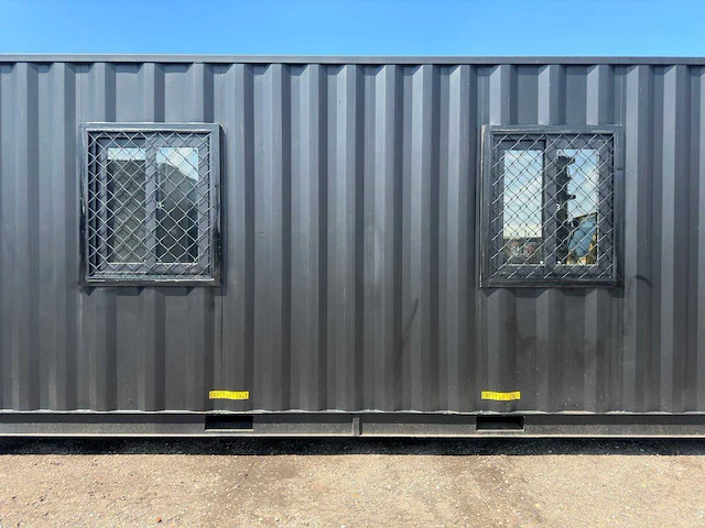 2025 rhino-cross-containers 1 deur en 3 ramen zwart 40ft hq/12 m - containerwoning / container office unit - afbeelding 32 van  35