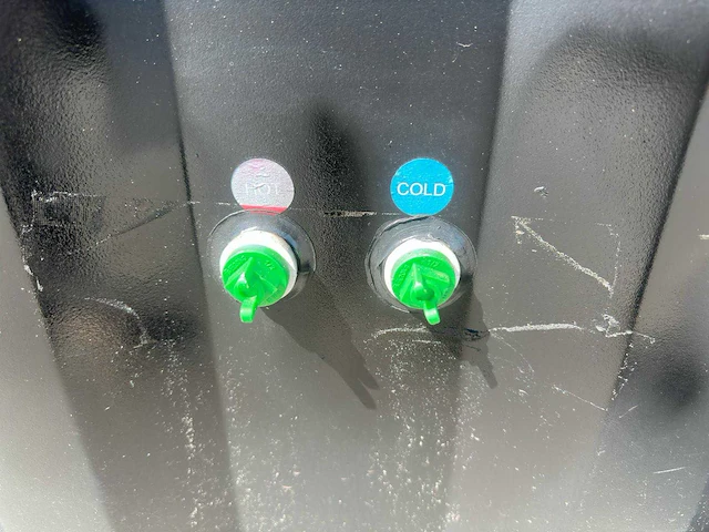 2025 rhino-cross-containers 1 deur en 3 ramen zwart 40ft hq/12 m - containerwoning / container office unit - afbeelding 34 van  35