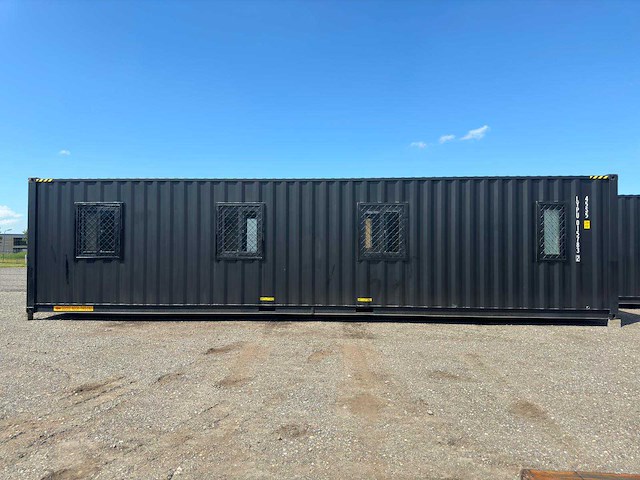 2025 rhino-cross-containers 1 deur en 3 ramen zwart 40ft hq/12 m - containerwoning / container office unit - afbeelding 30 van  35