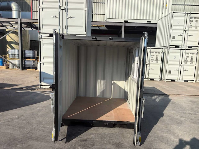 2025 rhino-cross-containers 7ft zwart zeecontainer met deur en raam - afbeelding 3 van  8