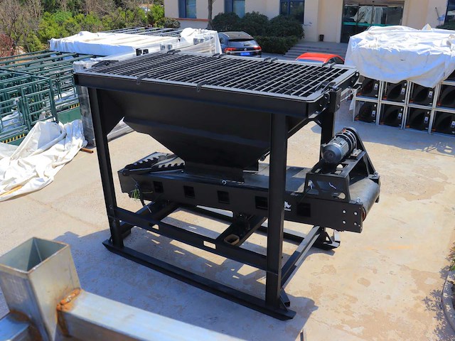 2025 rhino-cross doseerbak met transportband overig voertechniek - afbeelding 1 van  14