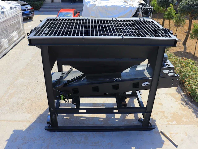 2025 rhino-cross doseerbak met transportband overig voertechniek - afbeelding 12 van  14