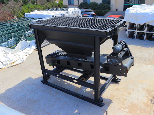 2025 rhino-cross doseerbak met transportband overig voertechniek - afbeelding 9 van  14