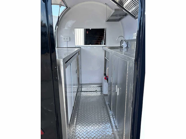 2025 roundtop tune foodtruck - afbeelding 18 van  21