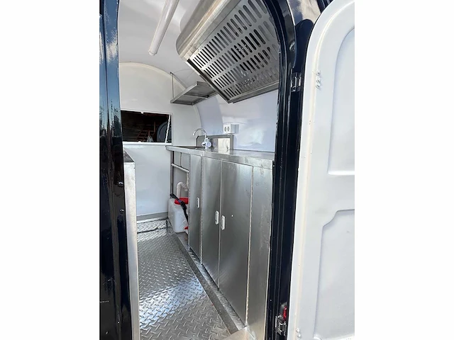 2025 roundtop tune foodtruck - afbeelding 19 van  21