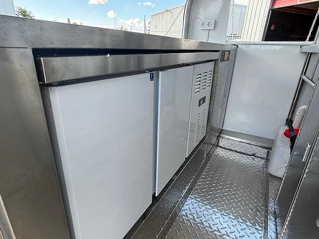 2025 roundtop tune foodtruck - afbeelding 21 van  21