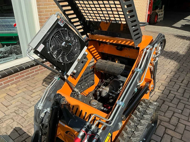 2025 skid steer loader qb480 - afbeelding 2 van  18