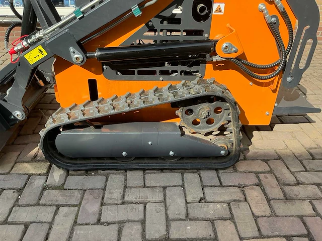 2025 skid steer loader qb480 - afbeelding 4 van  18