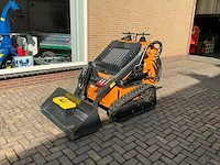 2025 skid steer loader qb480 - afbeelding 1 van  18
