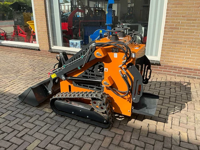 2025 skid steer loader qb480 - afbeelding 12 van  18