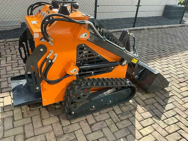 2025 skid steer loader qb480 - afbeelding 15 van  18