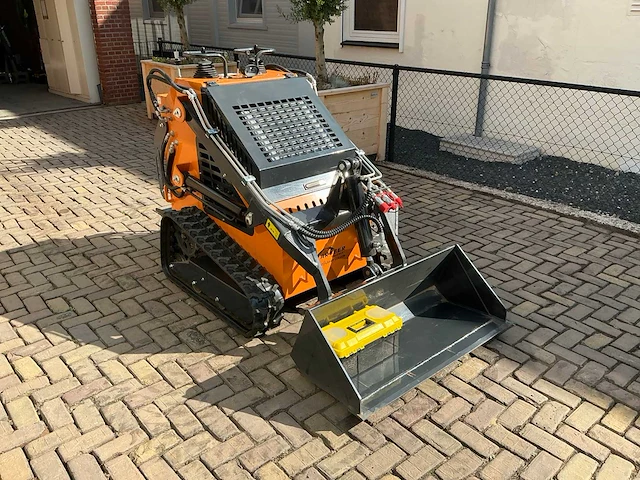 2025 skid steer loader qb480 - afbeelding 16 van  18
