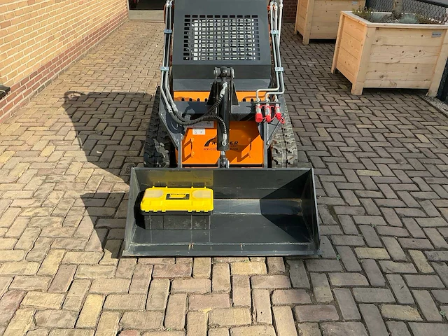 2025 skid steer loader qb480 - afbeelding 17 van  18