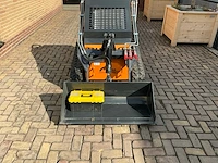 2025 skid steer loader qb480 - afbeelding 17 van  18