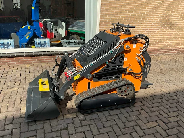 2025 skid steer loader qb480 - afbeelding 11 van  18