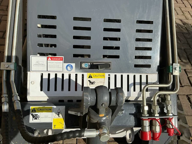 2025 skid steer lrt460 - afbeelding 4 van  16