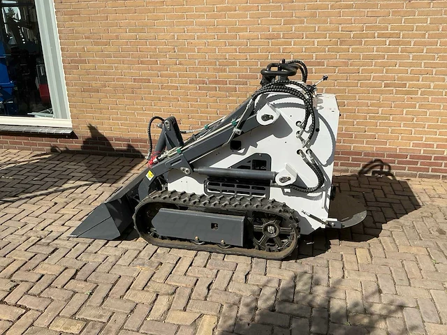 2025 skid steer lrt460 - afbeelding 9 van  16