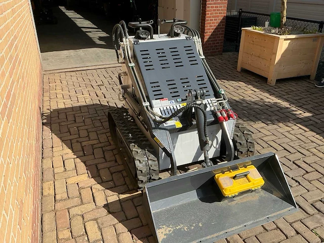 2025 skid steer lrt460 - afbeelding 13 van  16