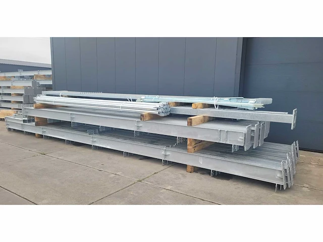 2025 staalconstructie (18 x 35 mtr) - afbeelding 1 van  4