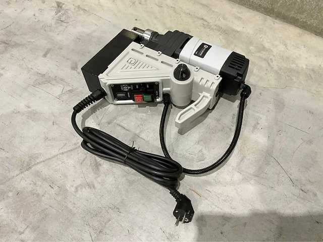 2025 stahlgruppe sg45m magnetische boormachine + 7 delige kernboorset - afbeelding 18 van  21