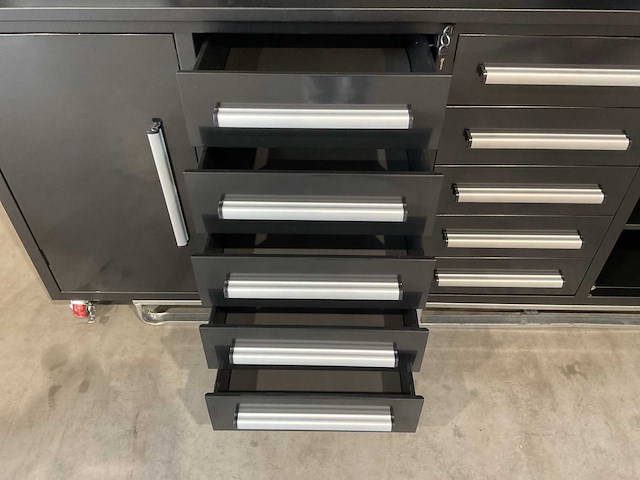 2025 stahlworks 7-18-01c zwart / zilver handvat gereedschapkast verrijdbaar - afbeelding 13 van  16