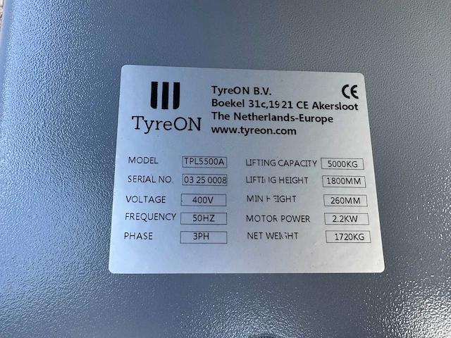 2025 tyreon tpl5500a - 4 koloms uitlijnhefbrug 5t met lucht hydraulische rolkrik (2,5t) en led rijbaanverlichting - afbeelding 8 van  16