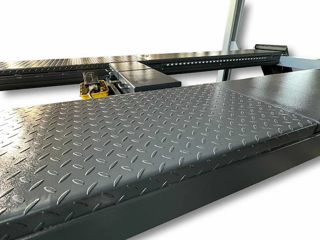 2025 tyreon tpl5500a - 4 koloms uitlijnhefbrug 5t met lucht hydraulische rolkrik (2,5t) en led rijbaanverlichting - afbeelding 3 van  16