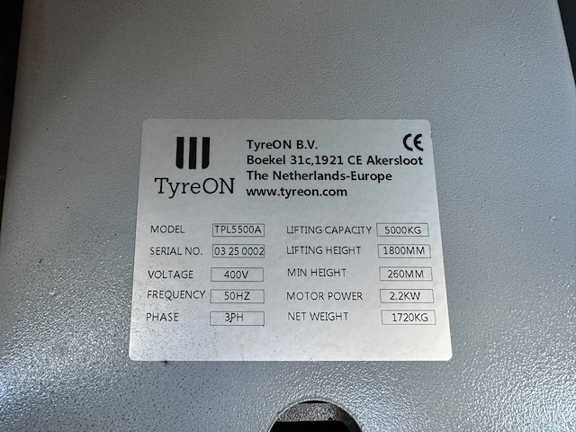 2025 tyreon tpl5500a - 4 koloms uitlijnhefbrug 5t met lucht hydraulische rolkrik (2,5t) en led rijbaanverlichting - afbeelding 8 van  16
