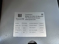 2025 tyreon tpl5500a - 4 koloms uitlijnhefbrug 5t met lucht hydraulische rolkrik (2,5t) en led rijbaanverlichting - afbeelding 8 van  16