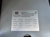 2025 tyreon tpl5500a - 4 koloms uitlijnhefbrug 5t met lucht hydraulische rolkrik (2,5t) en led rijbaanverlichting - afbeelding 8 van  16