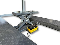 2025 tyreon tpl5500a - 4 koloms uitlijnhefbrug 5t met lucht hydraulische rolkrik (2,5t) en led rijbaanverlichting - afbeelding 12 van  16