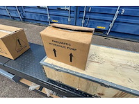 2025 tyreon tpl5500a - 4 koloms uitlijnhefbrug 5t met lucht hydraulische rolkrik (2,5t) en led rijbaanverlichting - afbeelding 7 van  16