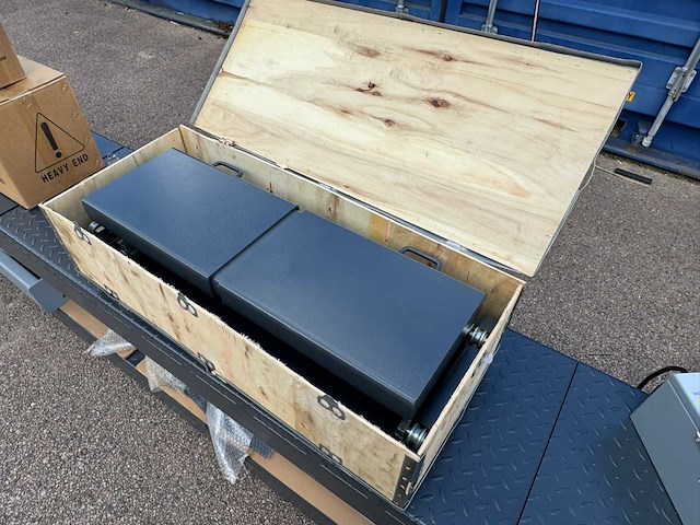 2025 tyreon tpl5500a - 4 koloms uitlijnhefbrug 5t met lucht hydraulische rolkrik (2,5t) en led rijbaanverlichting - afbeelding 4 van  16