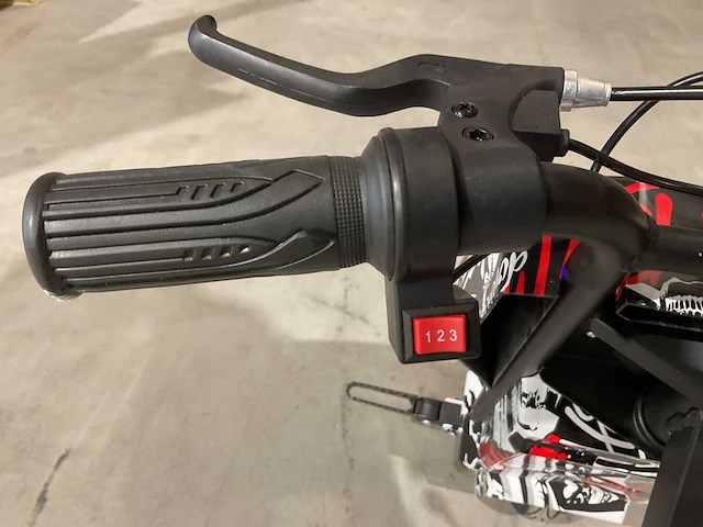 2025 ultra motocross 250w rd/wt elektrische drift trike - afbeelding 12 van  14