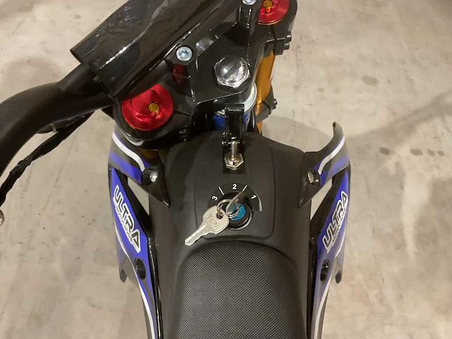 2025 ultra motocross ilx1500 elektrische crossmotor blauw - afbeelding 8 van  10