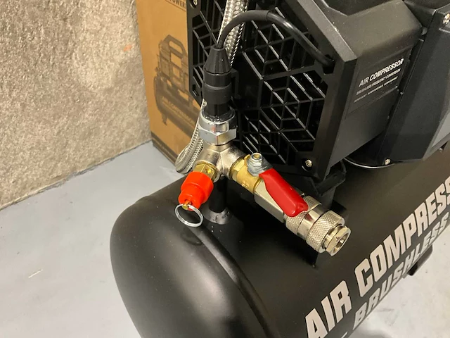 2025 umt ac770-19 19 liter hogedrukcompressor - afbeelding 10 van  11