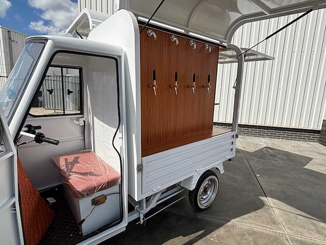 2025 vespa tuktuk ape e-scooter foodtruck - afbeelding 20 van  21
