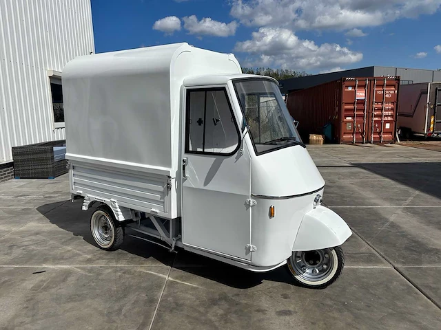 2025 vespa tuktuk ape e-scooter foodtruck - afbeelding 17 van  21